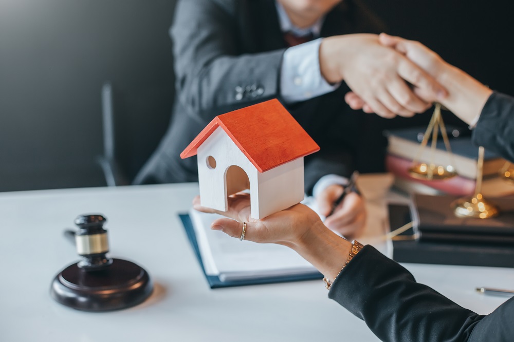 Lawyer who provides legal advice in the office. Trading house le